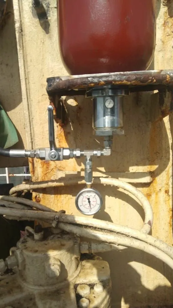 Accumulator pre-charge and system pressure check