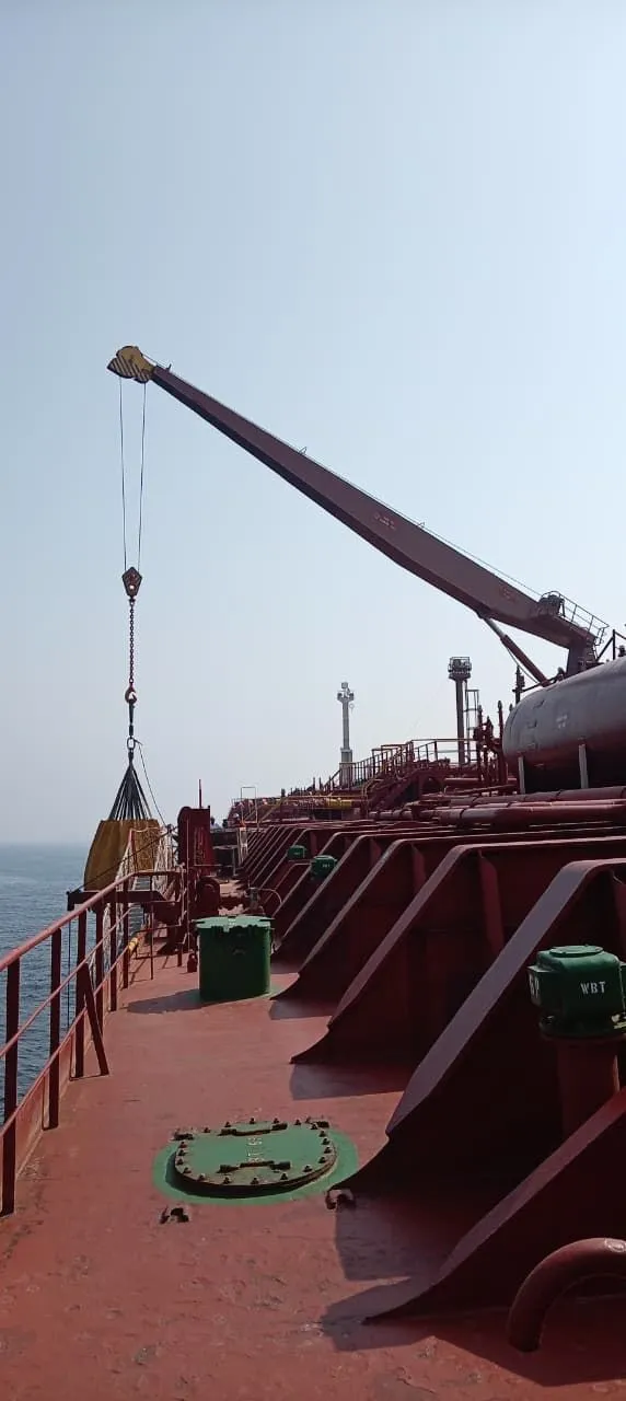 Hose handling crane load test