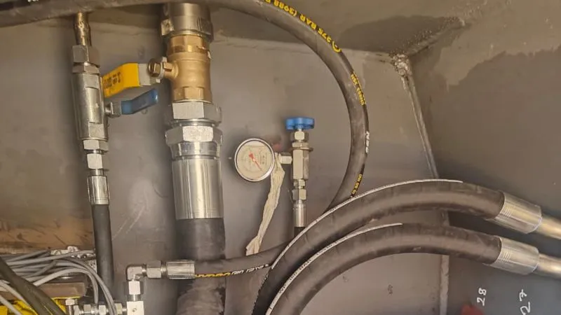 Full re-hosing of a 35 t main deck crane