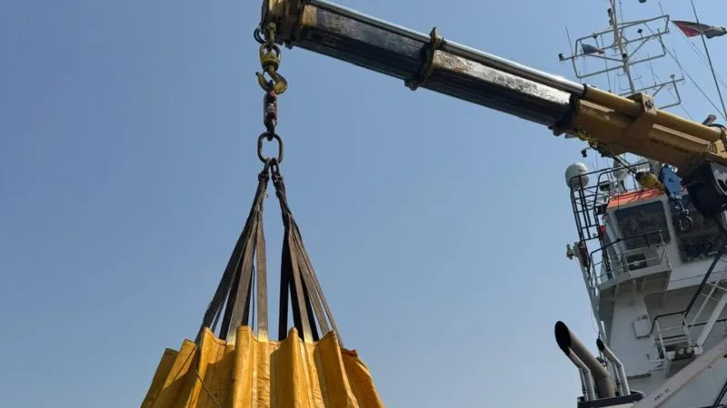 Telescopic knuckle boom crane load test, 7.9 t SWL