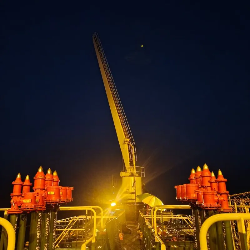 Mid-ship crane luffing cylinder overhaul at night